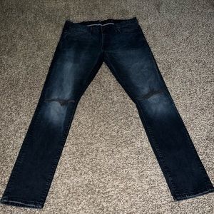 Men's skinny jeans with rip in the knees but doesn't show any skin